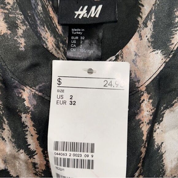 H&M Sleeveless Animal Print Top(Size 2) - Picture 5 of 7